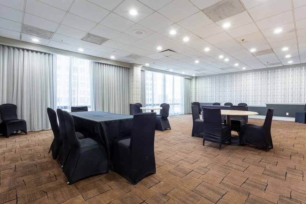 Фото Comfort Inn & Suites Baltimore Inner Harbor