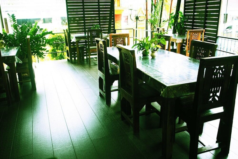 Фото Ritzy House Hotel