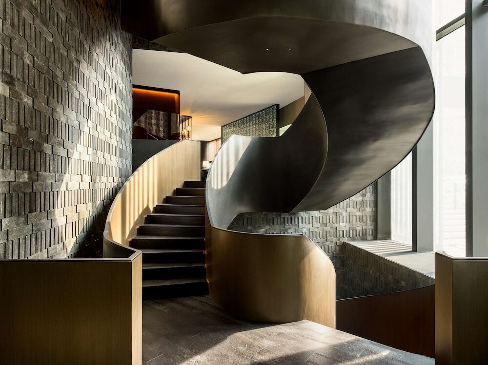 Фото The Middle House