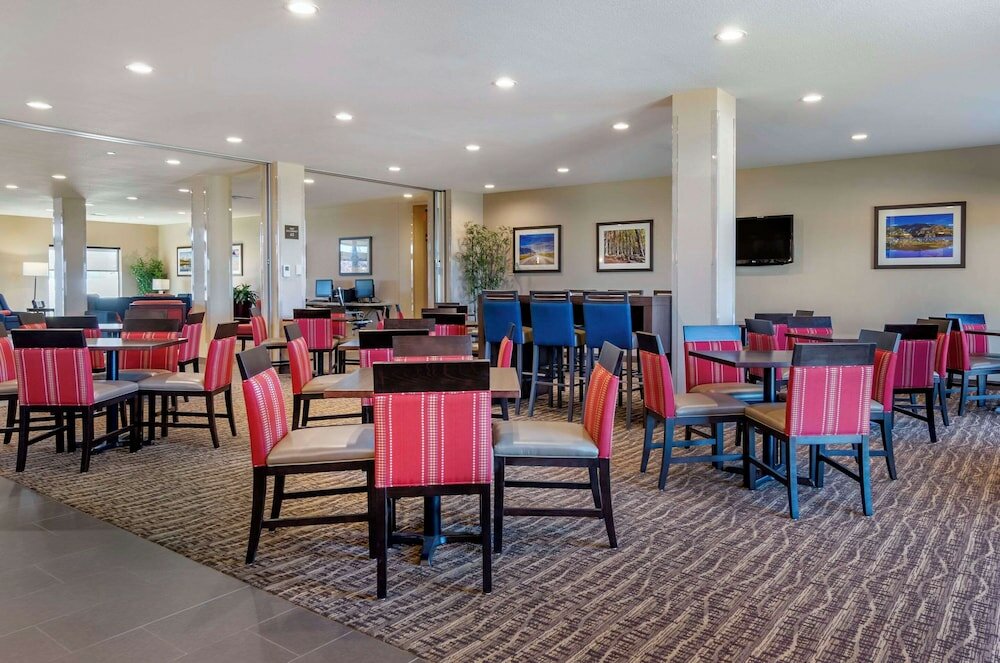 Фото Comfort Suites Helena Airport