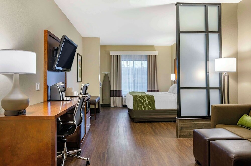 Фото Comfort Suites Helena Airport