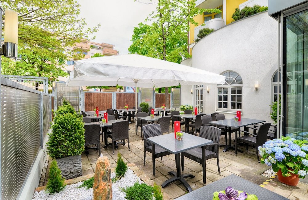 Фото отеля 2