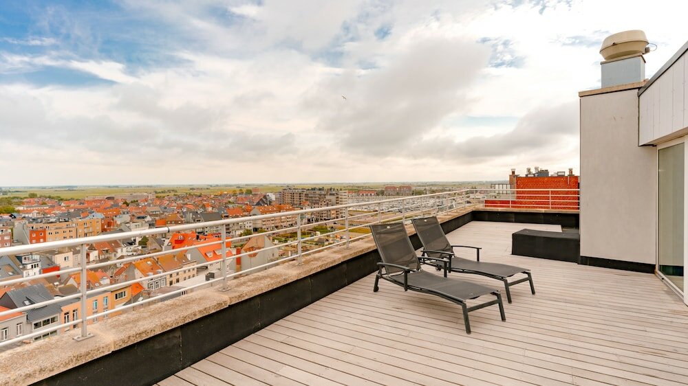 Фото Holiday Suites Blankenberge