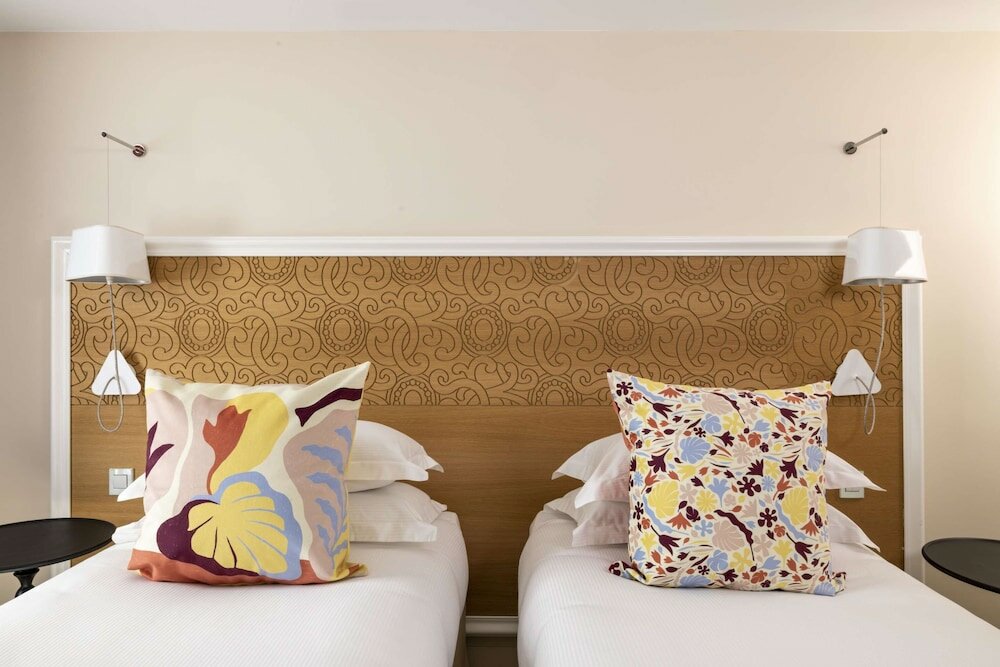 Фото Hotel Elysees 8