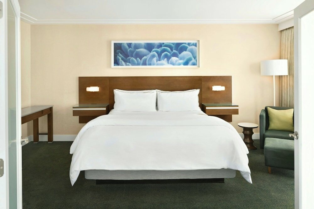 Фото The Westin Wall Centre, Vancouver Airport