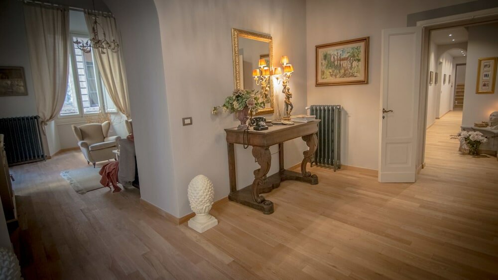 Фото Breathtaking 4bd Apt 5min Walk to Duomo