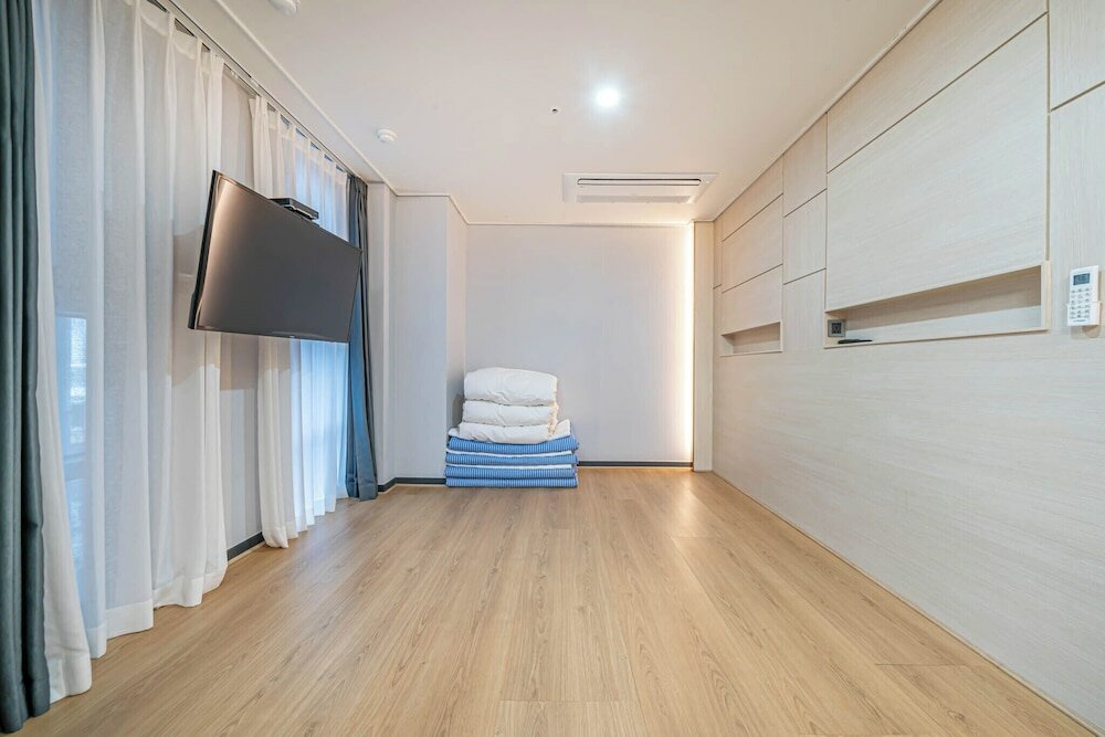 Фото GriffinBay Hotel