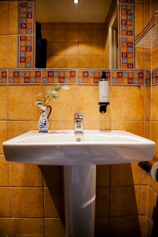 Фото Park Hotel Linköpings Fawlty Towers