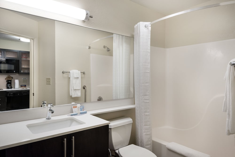Фото Candlewood Suites Charlotte - Arrowood, an Ihg Hotel