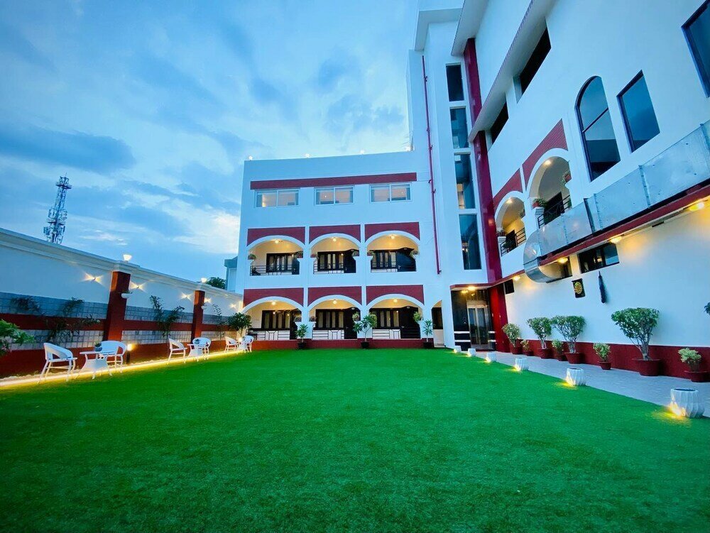 Фото отеля 2