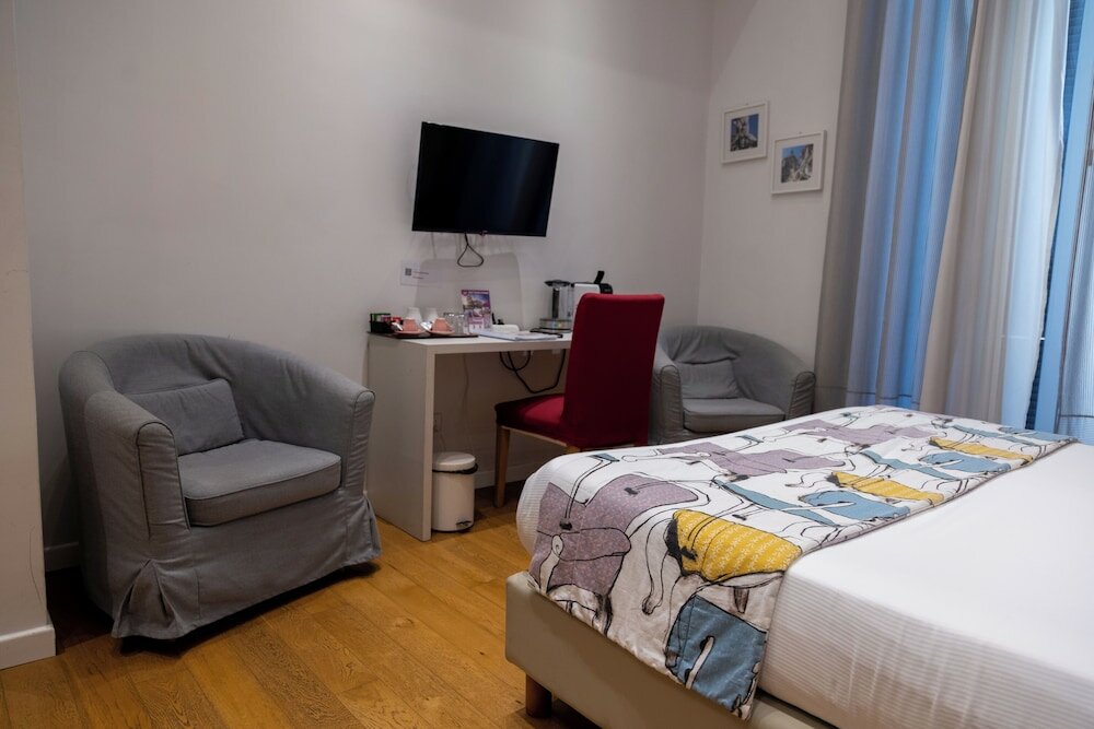 Фото Sofia's Suites Guesthouse