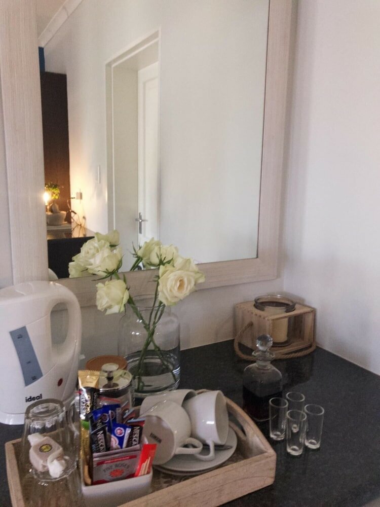 Фото The Hedge Guesthouse