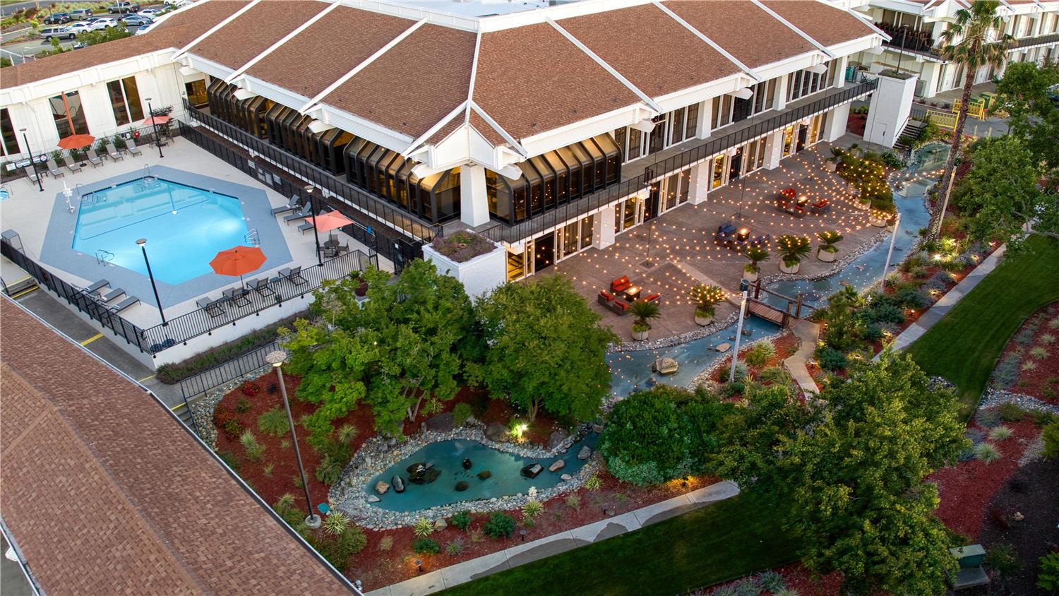 Фото Doubletree by Hilton Sacramento