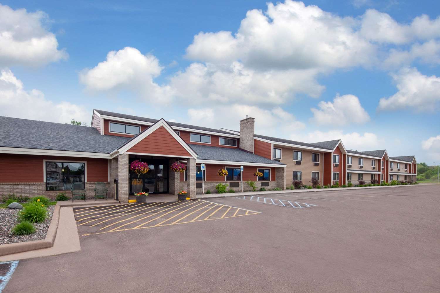 Фото AmericInn by Wyndham Ironwood