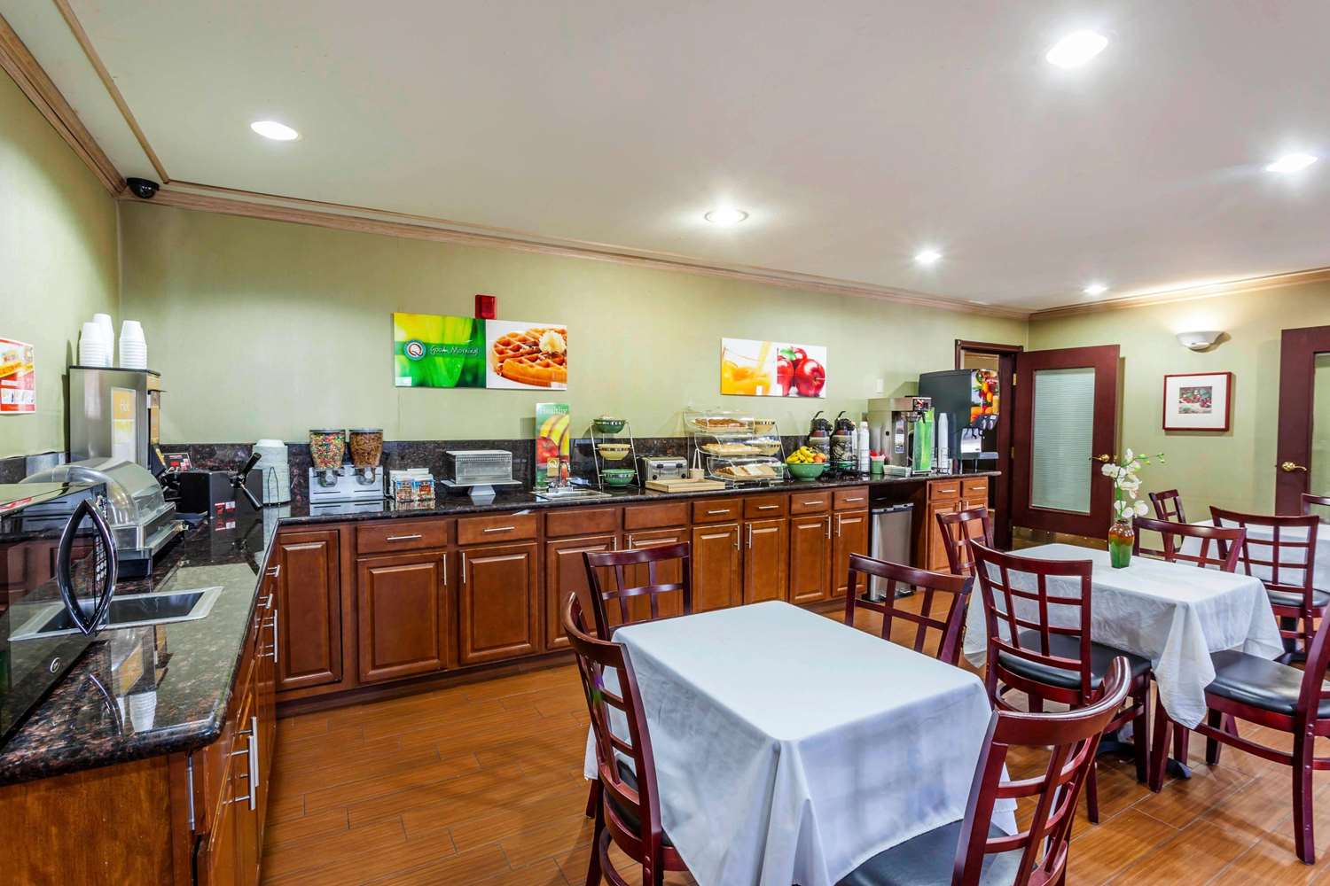 Фото Quality Inn Near Seattle Premium Outlets