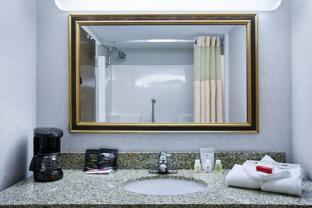 Фото Ramada Hotel & Conference Center by Wyndham Lansing