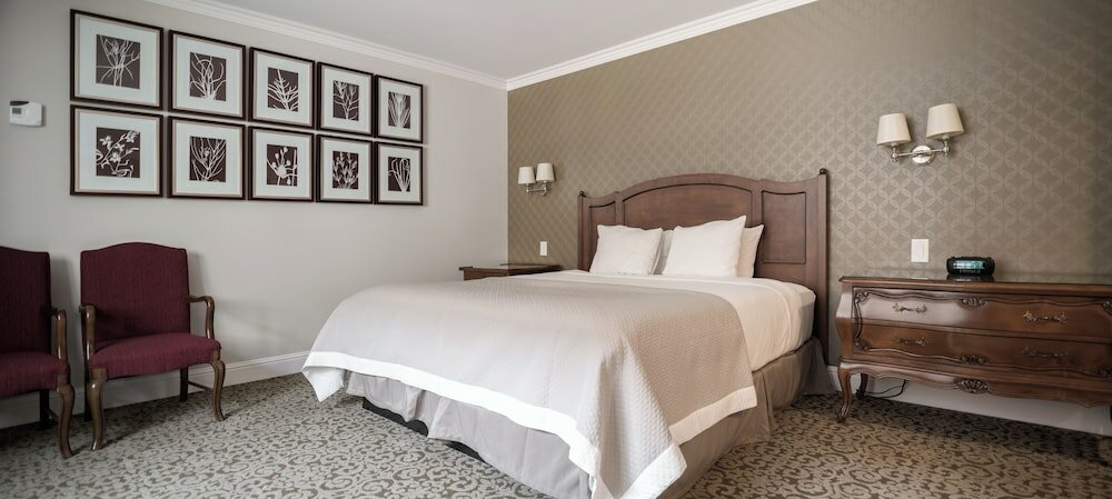 Фото Woodcrest Hotel