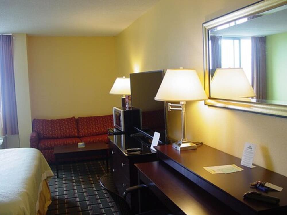 Фото Days Hotel & Conference Center by Wyndham Danville