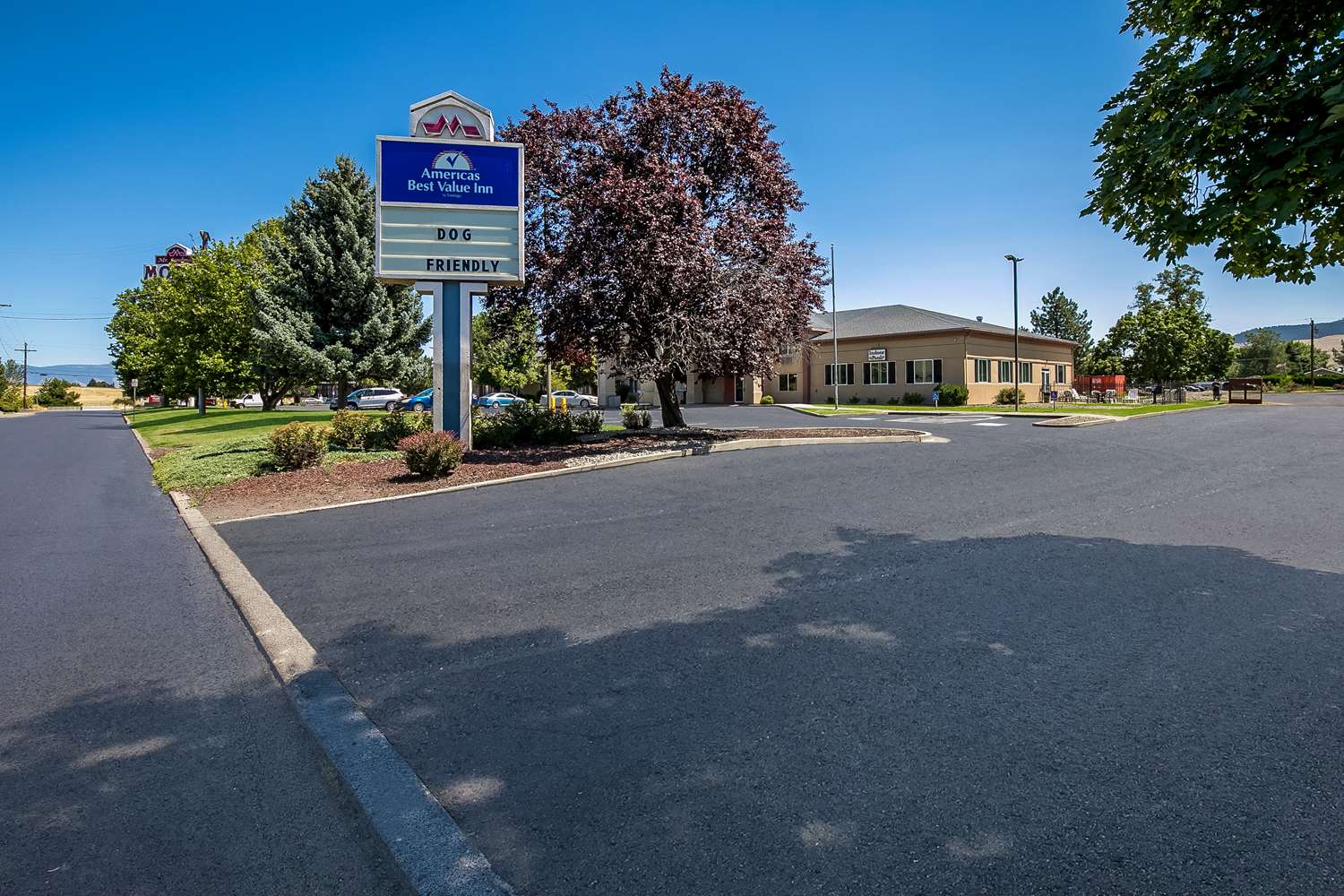Фото Americas Best Value Sandman Inn