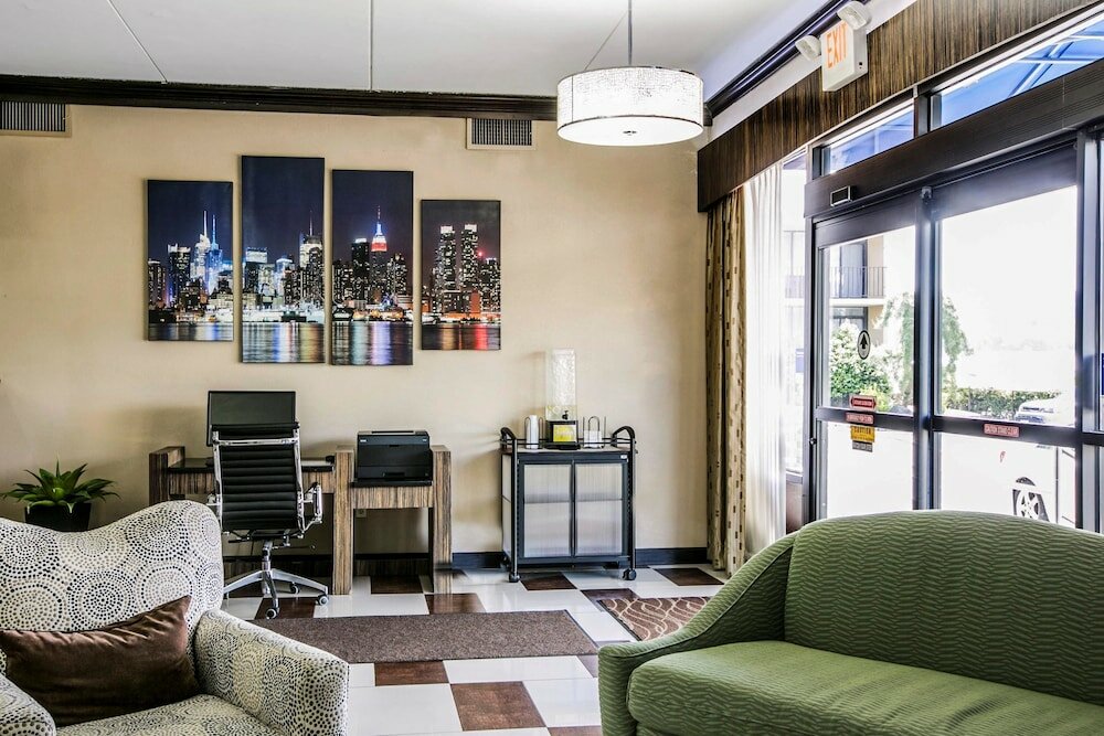 Фото Comfort Inn Edgewater on Hudson River