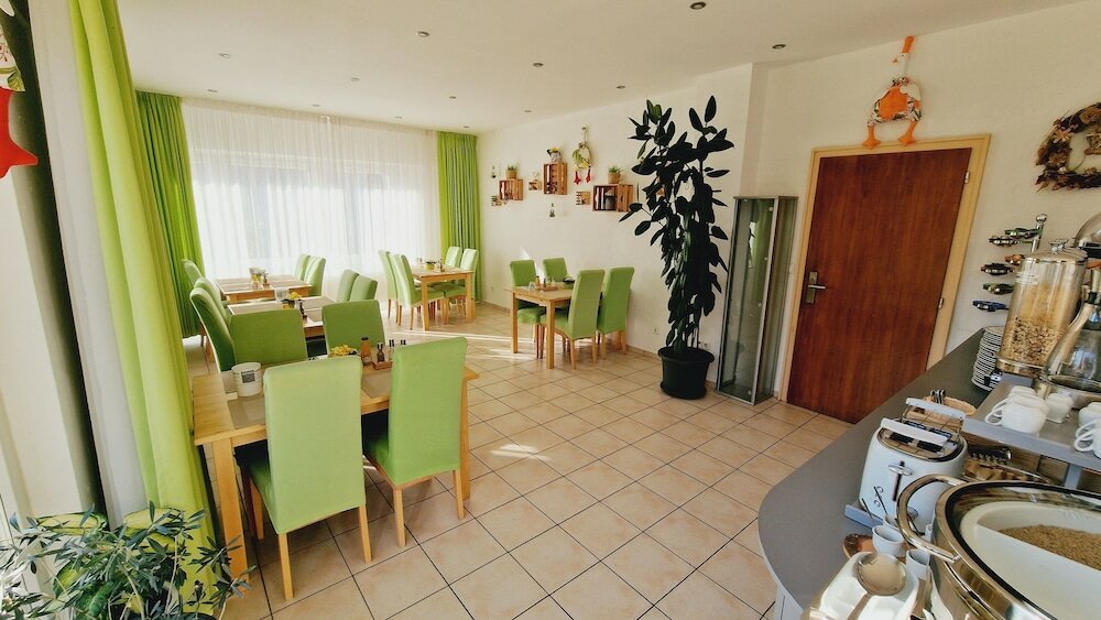 Фото Hotel Garni Metzingen