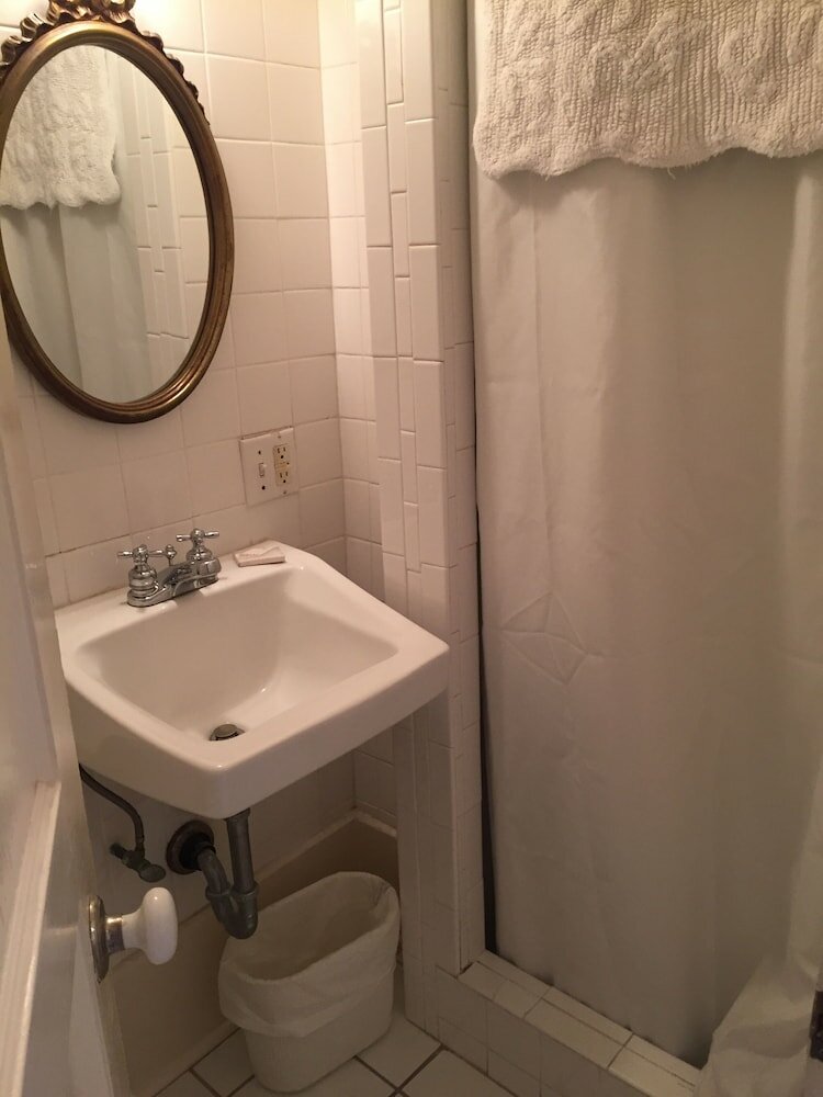 Фото Nine O Five Royal Hotel