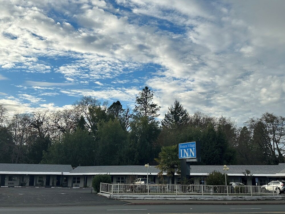 Фото Western Village Inn