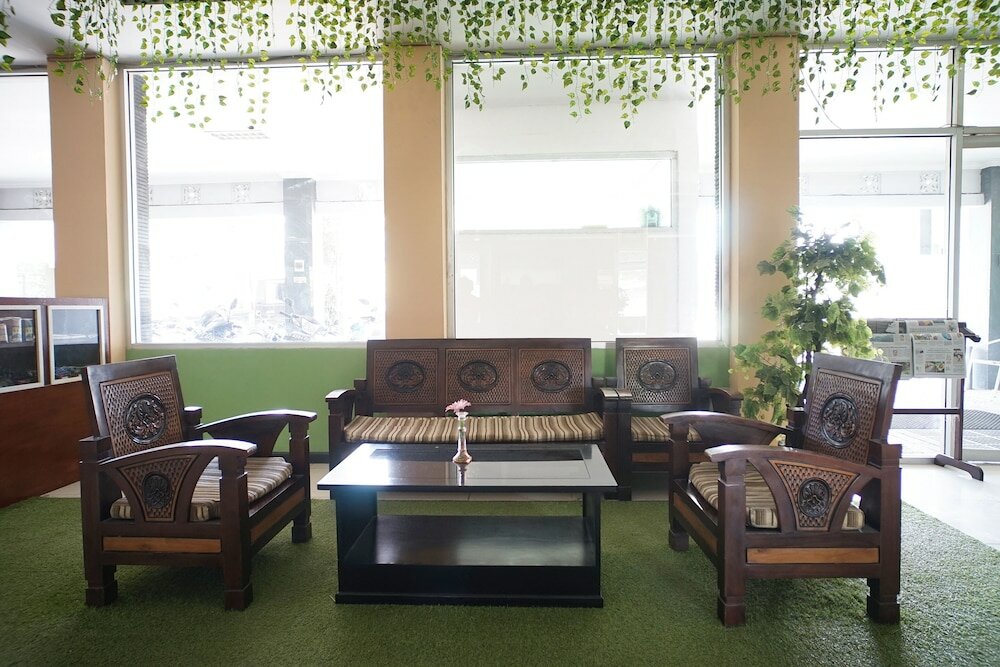 Фото Capital O 2885 Hemra Hotel