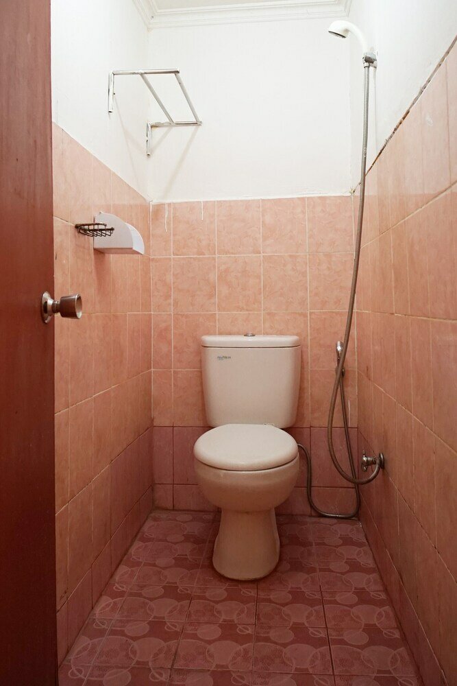 Фото Capital O 2885 Hemra Hotel