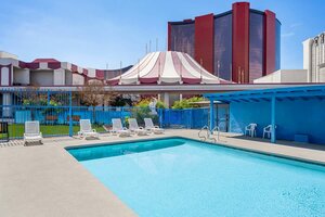 Гостиница Travelodge by Wyndham Las Vegas