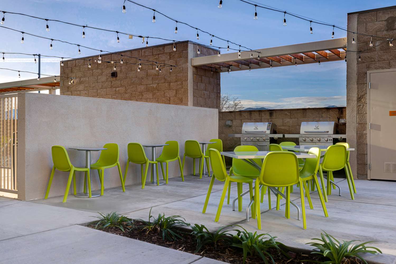 Фото Home2 Suites by Hilton Redding