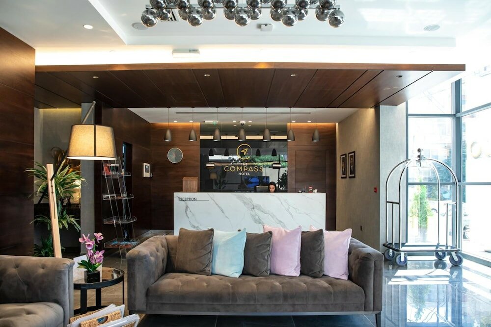 Фото The Compass Hotel