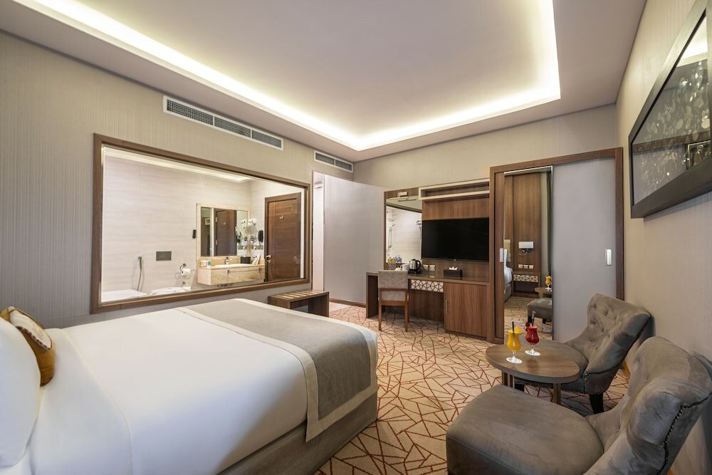 Фото Crown Rose Hotel
