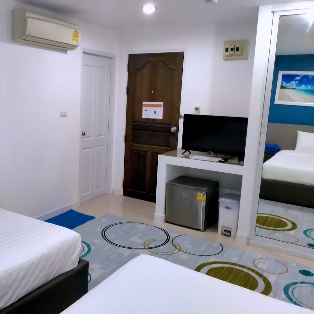 Фото Poonsuk Place Hotel