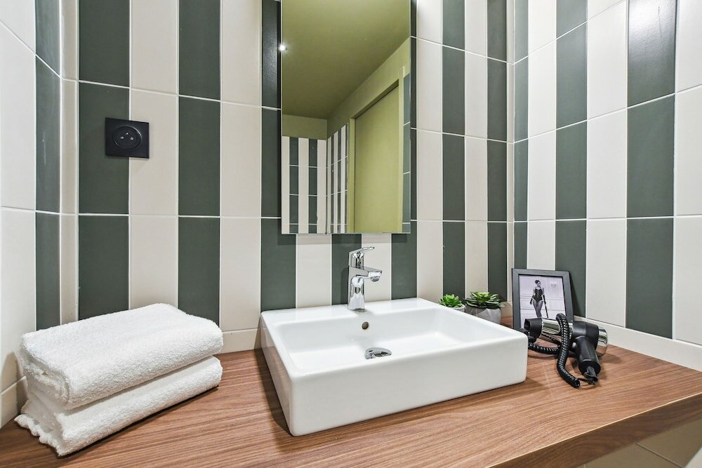 Фото Jost Hotel Montpellier Centre St Roch