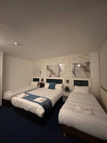 Гостиница Hotel Grand Paris в Л'Э-ле-Розе