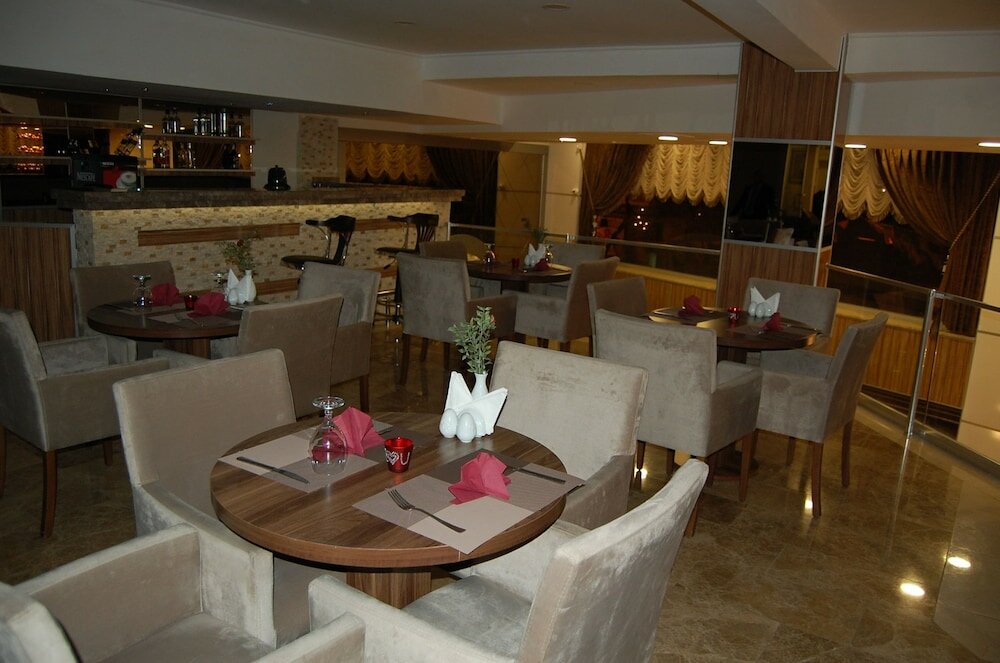 Фото Perama Hotel