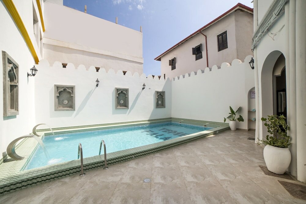 Фото Tembo Hotel