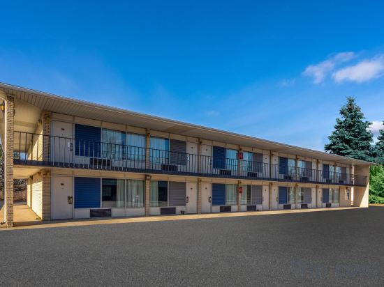 Фото Super 8 by Wyndham Charleston Wv