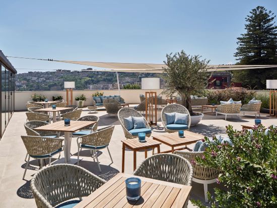 Фото The Britannique Hotel Naples, Curio Collection by Hilton