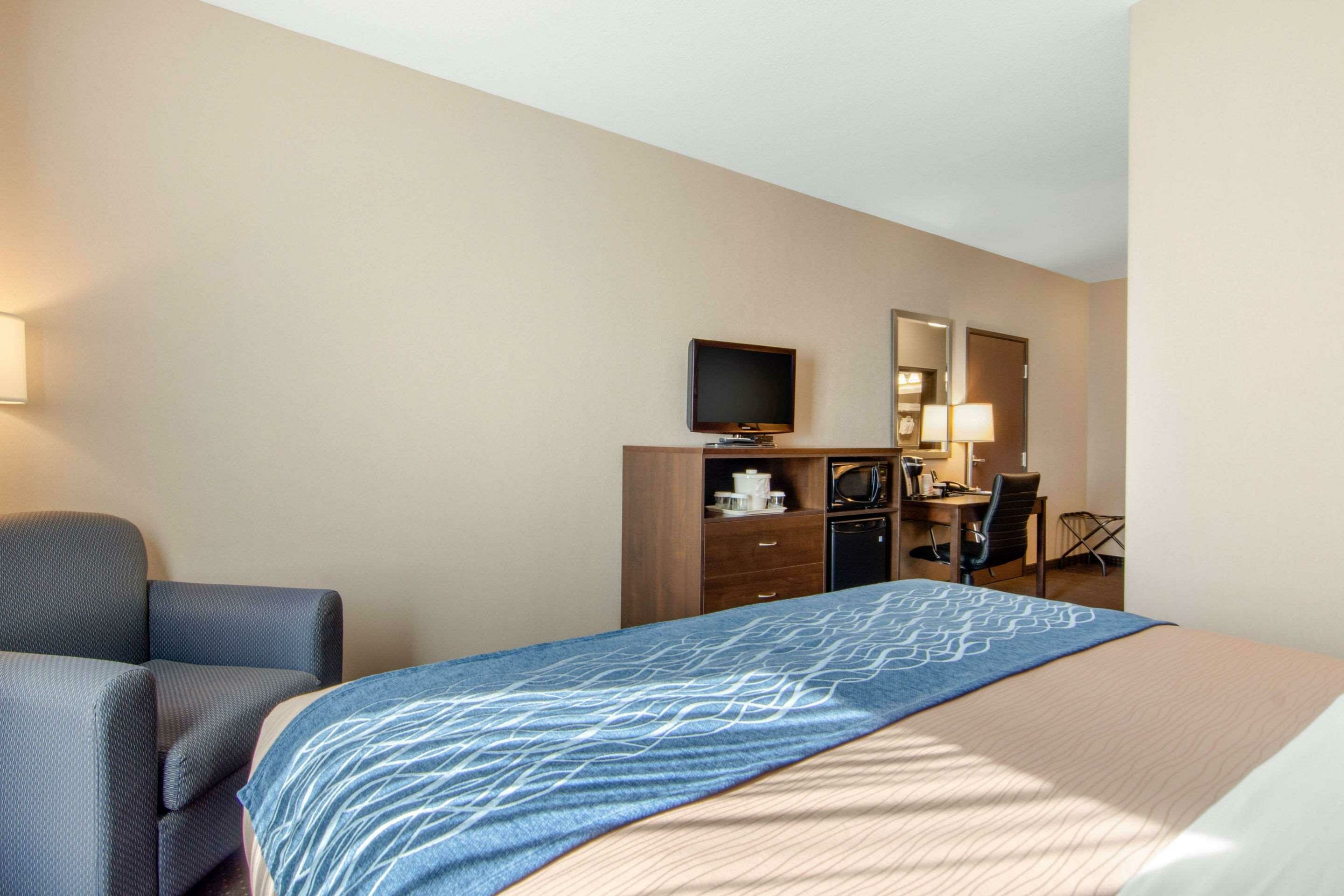 Фото Comfort Inn & Suites