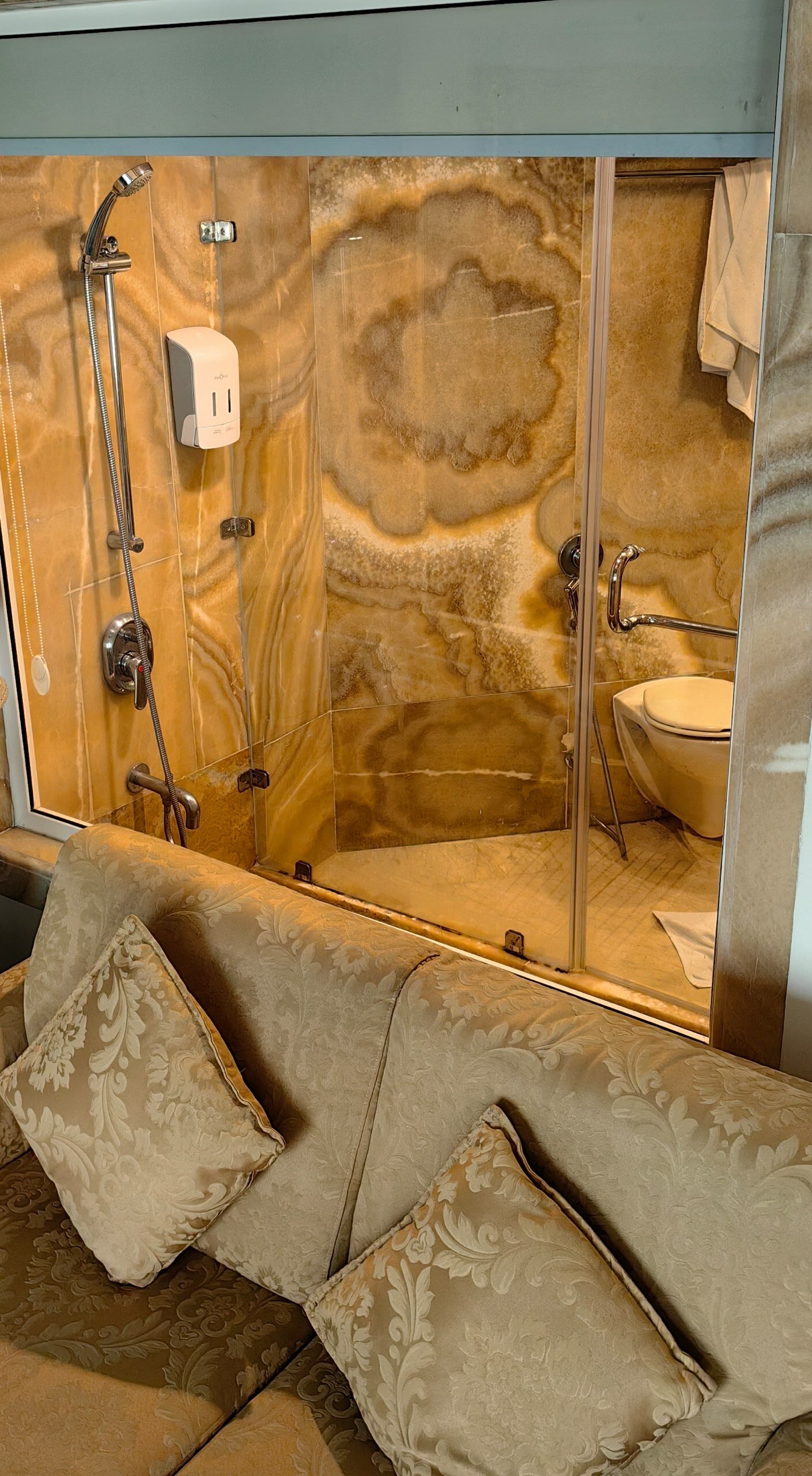 Фото Hotel The Royal Plaza