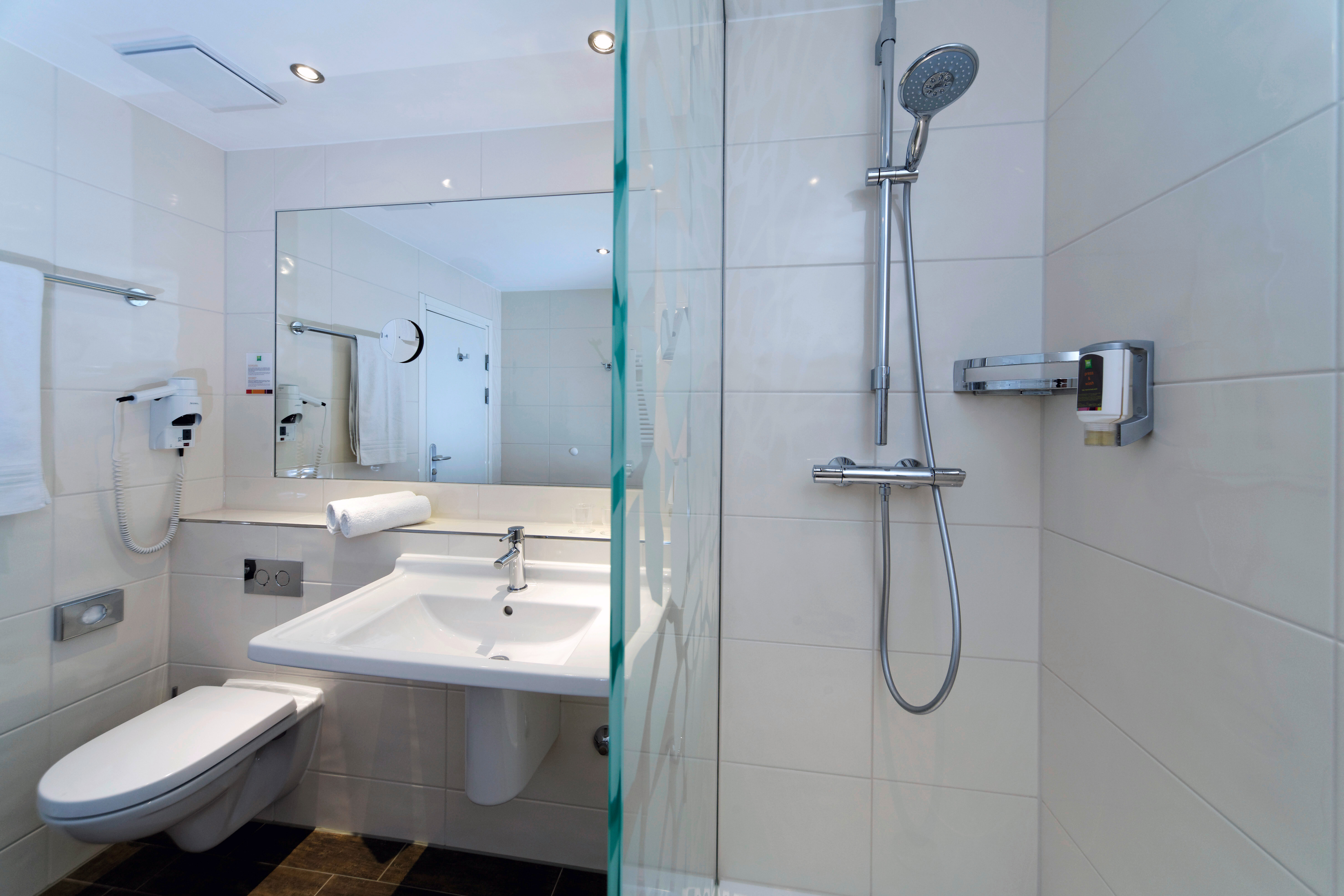 Фото Premier Inn Stuttgart Bad Cannstatt