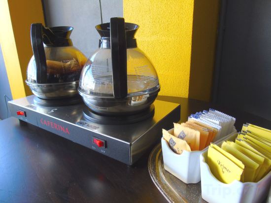 Фото B Street Hotel