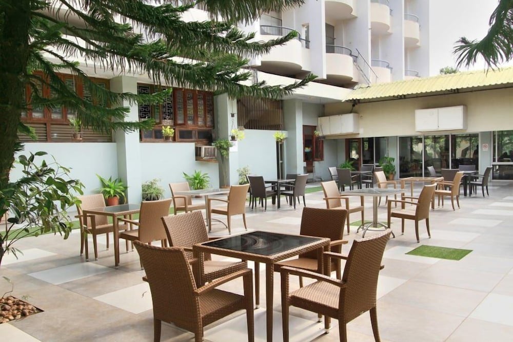 Фото Hotel Woodlands