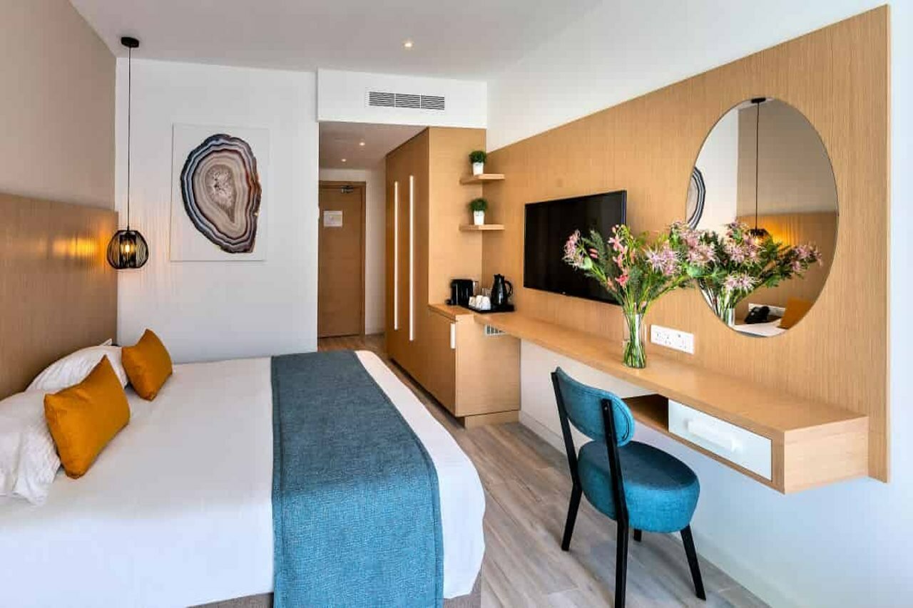 Фото Leonardo Crystal CoveHotel & Spa by the Sea