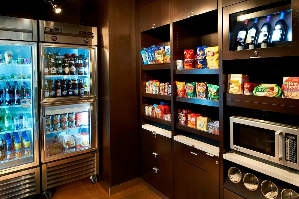 Фото Courtyard by Marriott Detroit Dearborn