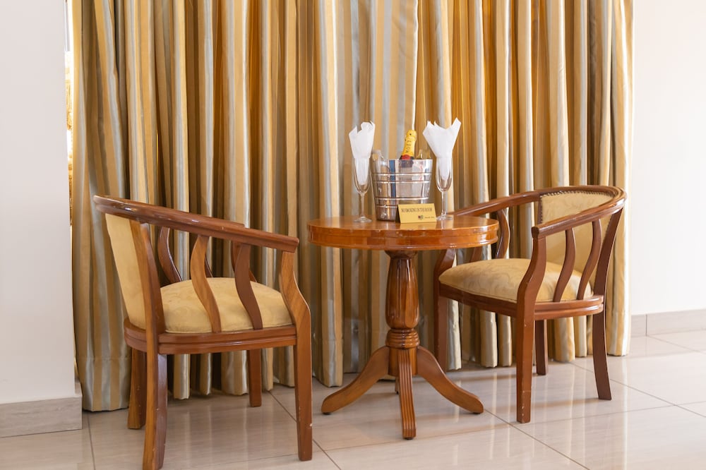 Фото Sunlodge Hotel