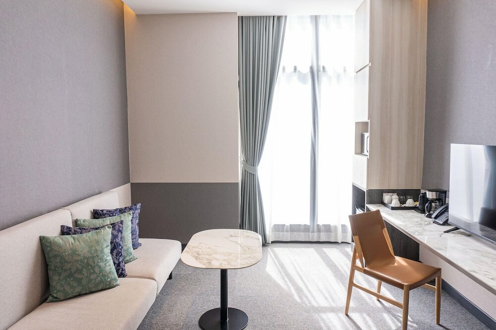 Фото Ramada Plaza by Wyndham Bangkok Sukhumvit 48