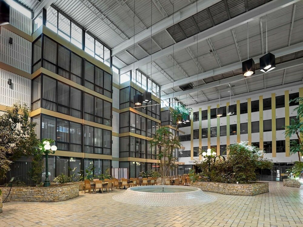 Фото Wyndham Edmonton Hotel and Conference Centre